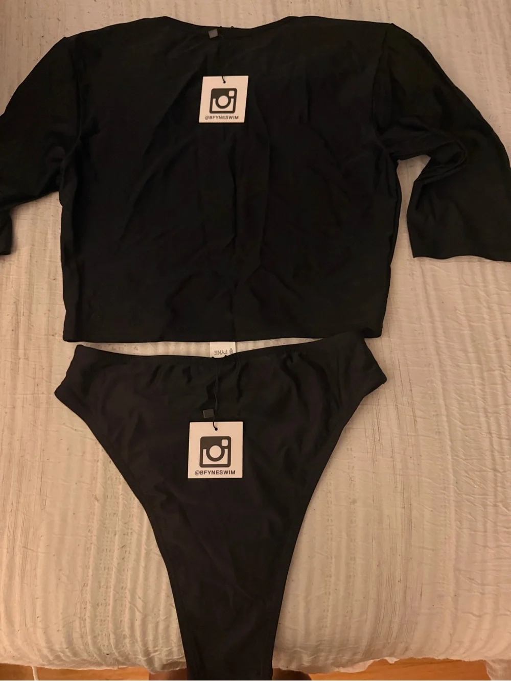 BFYNE Women's Black Two-Piece Bikini Set with Cropped Rash Guard